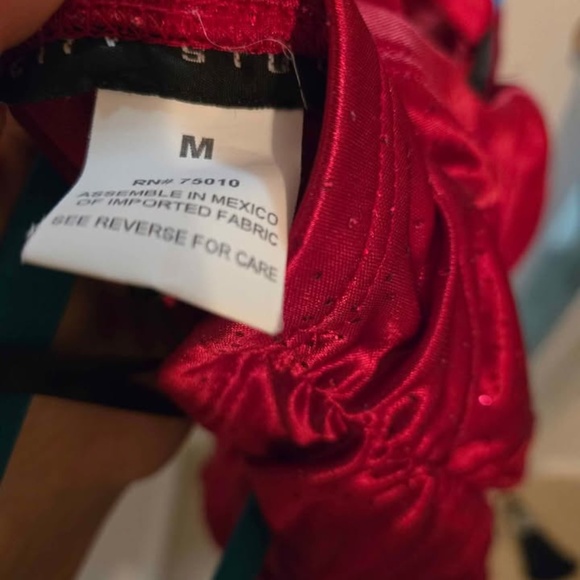 Red halter dress NWOT glitter size medium - Picture 6 of 6